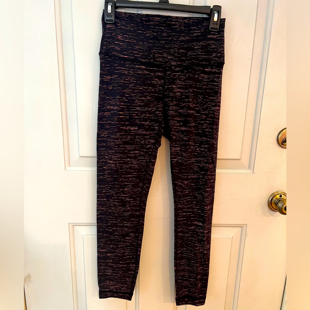 Lululemon Size 8 Capri Leggings *Free Shipping
